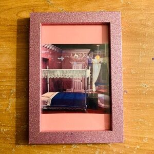 Pink Glitter Coraline Frame 💚🩷